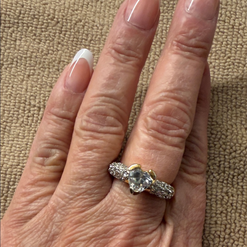 Elegant Gold and Silver Women's Ring